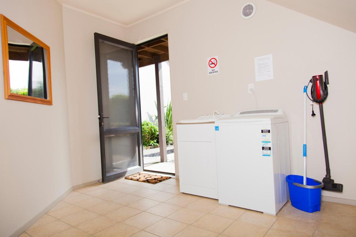 Spacious, Peaceful, Fully Equipped 1Br Apartment Upper Hutt Exterior photo